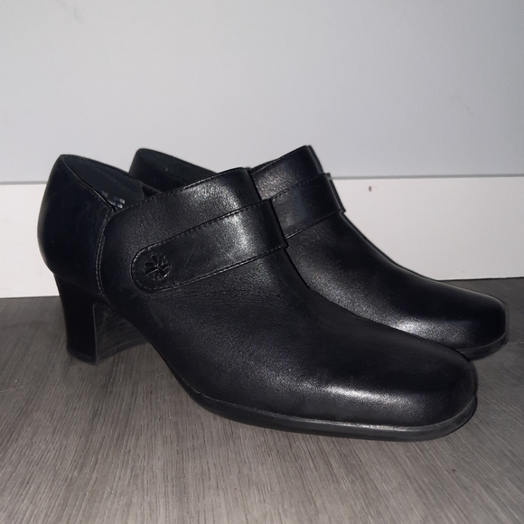 Clarks Black Leather Ankle Booties - Picture 1 of 5